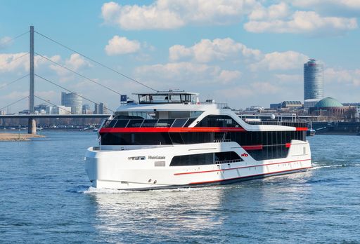 Das neue KD Eventschiff MS RheinGalaxie vor dem Düsseldorfer
Panorama. / Weiterer Text über ots und www.presseportal.de/nr/15204
/ Die Verwendung dieses Bildes ist für redaktionelle Zwecke unter
Beachtung ggf. genannter Nutzungsbedingungen honorarfrei.
Veröffentlichung bitte mit Bildrechte-Hinweis.
