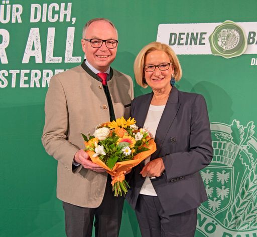 Bauernbund-Obmann Stephan Pernkopf bekräftigte für
den Bauernbund auch die volle Unterstützung für Johanna Mikl-Leitner
vor dem Landesparteitag.
