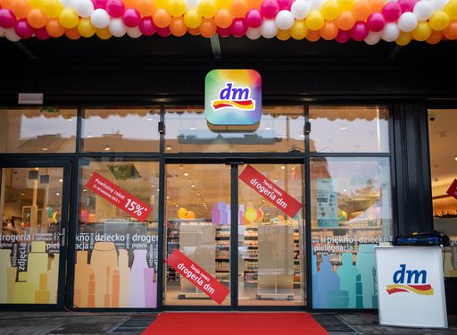 dm drogerie markt ist ab sofort auch in Polen
vertreten. Die erste Filiale wurde gestern in Breslau eröffnet.