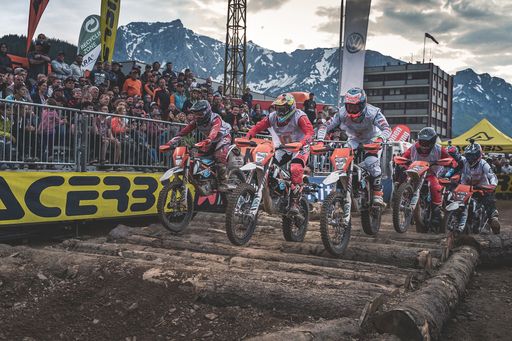 Vorschau Bild von Vollgas Action in der Red Bull Erzbergrodeo Arena
// Fotocredit Klaus Listl Freezing Motions