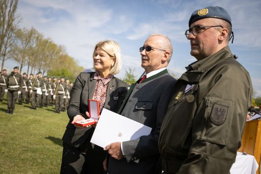 Verteidigungsministerin Tanner besucht
Traditionstag des ABC-Abwehrzentrums