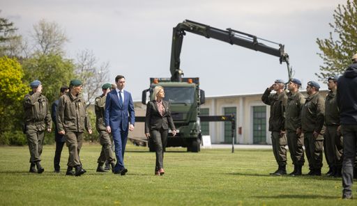 Vorschau Bild von Verteidigungsministerin Tanner besucht
Traditionstag des ABC-Abwehrzentrums