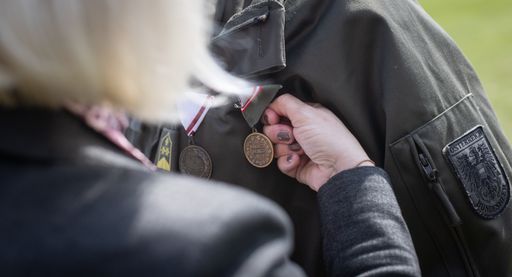 Vorschau Bild von Verteidigungsministerin Tanner besucht
Traditionstag des ABC-Abwehrzentrums