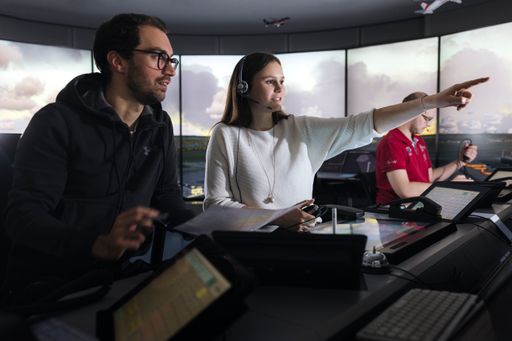 Vorschau Bild von Online Recruiting Day bei Austro Control.
Ausbildung am Towersimulator.