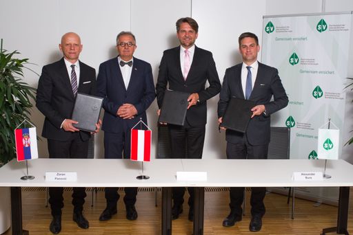 Personen am Bild (v.l.n.r.): Zoran Panović / Leiter
der serbischen Sozialversicherungsanstalt ZSO, Nebojša Rodić /
Botschafter der Republik Serbien, Peter Lehner / Vorsitzender der
Konferenz der Sozialversicherungsträger, Alexander Burz /
Stellvertretender Büroleiter des Dachverbandes der
Sozialversicherungsträger