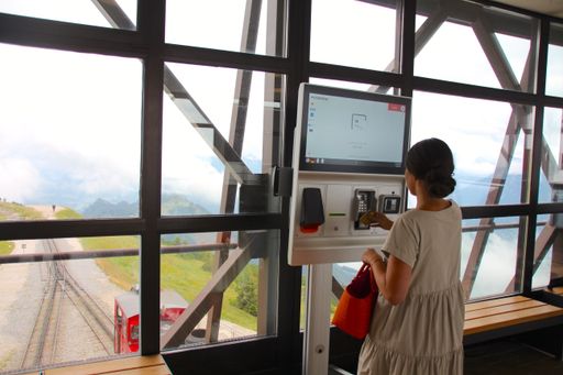 Der neue Ticketautomat Axess TICKET FRAME 600 an
der Schafbergbahn in St. Wolfgang.