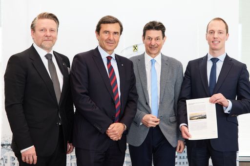 Präsentation Wohnimmobilienreport Wien 2022:
(vl.n.r.): Ing. Mag. (FH) Peter Weinberger, Geschäftsführer
Raiffeisen Immobilien Niederösterreich/Wien/Burgenland; Mag.
Reinhard Karl, Generaldirektor-Stv. und Kommerzkundenvorstand
Raiffeisenlandesbank Niederösterreich-Wien AG; Mag. Peter
Brezinschek, Chefanalyst Raiffeisen Research; Mag. Matthias Reith,
Senior Ökonom Österreich Volkswirtschaft & Immobilien Raiffeisen
Research