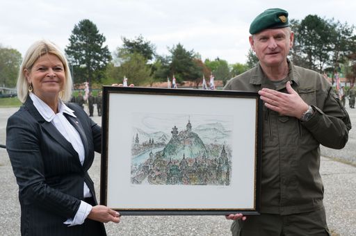 Vorschau Bild von Ein Bild als Erinnerung an die 46- jährige
Dienstzeit von Generalleutnant Franz Reißner.