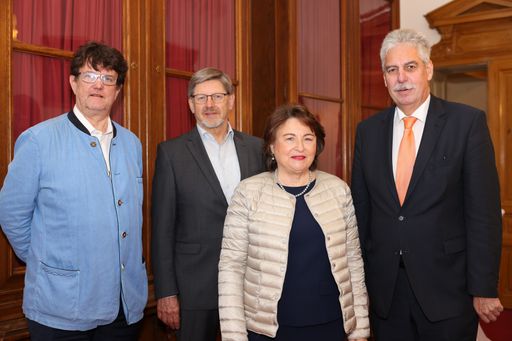 https://www.apa-fotoservice.at/galerie/28730 Im Bild v.l.n.r.:
Reinhard Riedl (PRAEVENIRE Vorstandsmitglied), Dr. Erwin Rebhendl
(PRAEVENIRE Vorstandsmitglied), Beatrix Volc-Platzer (Präsidentin
der Gesellschaft der Ärzte in Wien), Hans Jörg Schelling (Präsident
PRAEVENIRE)