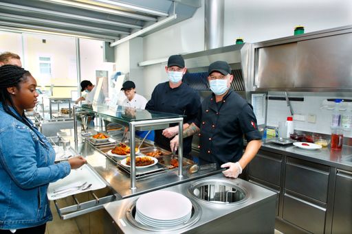 Vorschau Bild von FAB bietet in den acht Gastronomiebetrieben (SÖBs) befristete
Arbeitsplätze für langzeitarbeitslose Menschen.