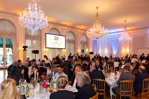 Vorschau Bild von ABAU-Partner und Ehrengäste im Festsaal des
Kursalon Wien