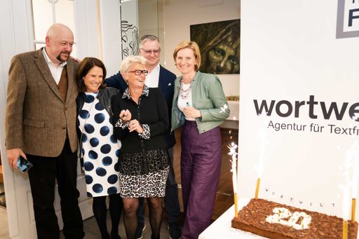 20 Jahre wortwelt® feiern Axel Ebert, Monika
Kriwan, Irmgard Zirkler, Ralf Tometschek und Karin Krobath (von li.
nach re.)