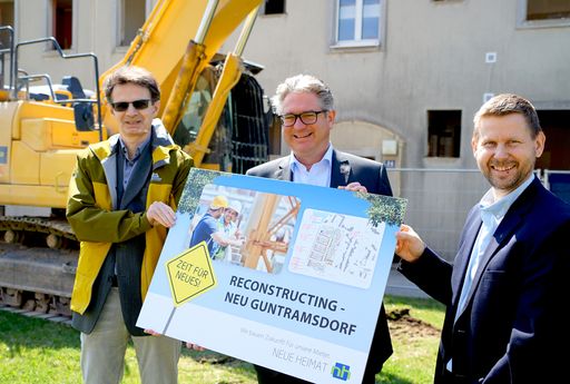 Der Guntramsdorfer Bürgermeister und Vertreter der
"Neuen Heimat" gaben den offiziellen Startschuss.