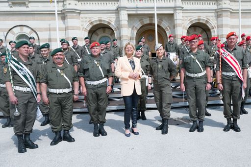Vorschau Bild von FBM Tanner bei der PK Mil Musik Festival am 02 05
2022 in Eisenstadt mit Landeshauptmann Hans-Peter Doskozil, ORF
Generalsekretär Roland Weißmann und Licht ins Dunkel Präsident Kurt
Nekula