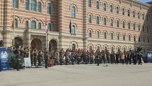 Vorschau Bild von Militärmusik Burgenland und die Gardemusik spielen
gemeinsam bei der Ankündigung zum Militärmusikfestival 2022