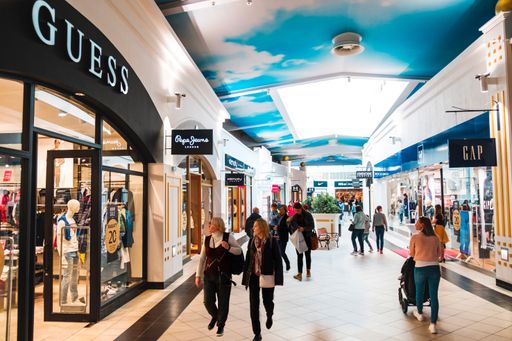  Internationale Top-Brands, unschlagbare Preise,
eine qualitätsvolle Gastronomieszene und ein attraktives
Ausflugsangebot in der Umgebung – das FREEPORT Fashion Outlet-Center
spielt alle Stückeln.