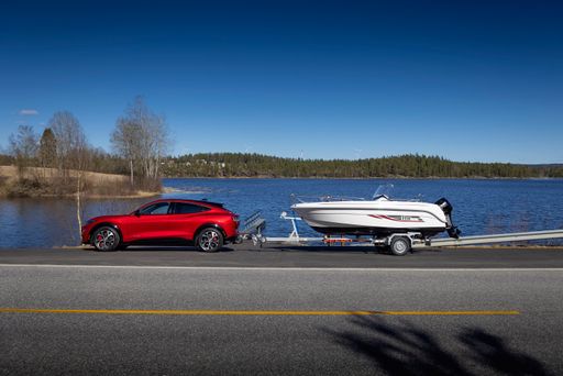 Updates für den Ford Mustang Mach-E: Höhere Anhängelast,
schnelleres Aufladen, optimierter Fahrkomfort Weiterer Text über ots
und https://www.ots.at/pressemappe/DE143363 / Die Verwendung dieses
Bildes ist für redaktionelle Zwecke unter Beachtung ggf. genannter
Nutzungsbedingungen honorarfrei. Veröffentlichung bitte mit
Bildrechte-Hinweis.