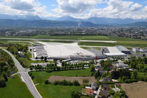 Vorschau Bild von Airport Klagenfurt, seit 2019 in privater Hand des
Mehrheitseigentümers der LILIHILL Group, vertreten durch die
LILIHILL Aviation City Beteiligung GmbH