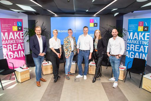 ÖMG-Event Podium, v.l.n.r.: Jürgen Hofer, Horizont, Nana Siebert,
Der Standard, Andre Wolf, Mimikama, Alexander Oswald, ÖMG/Moderator,
Corinna Tinkler, Verbund, Uwe Blümel, Ikea.