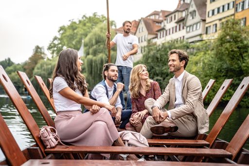  Bild zu OTS - Stocherkahnfart auf dem Neckar in Tübingen