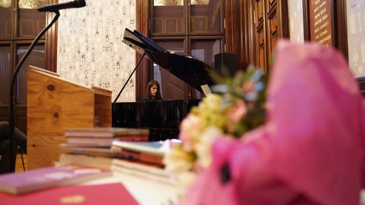 Vorschau Bild von Für die musikalische Umrahmung der Veranstaltung
sorgte die Pianistin Dorothy Khadem-Missagh.