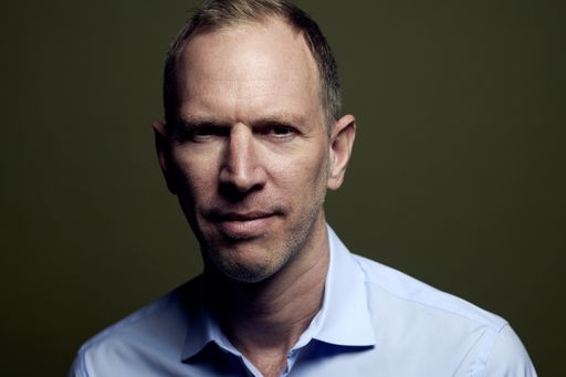 Vorschau Bild von Der deutsche Autor Tim Leberecht skizziert am 12.
Mai beim 22butterfly Corporate Karisma Festival seine Vorstellungen
einer "schönen neuen Wirtschaft".