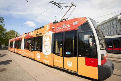 Die Bock-Bim als fahrende Spendenbox