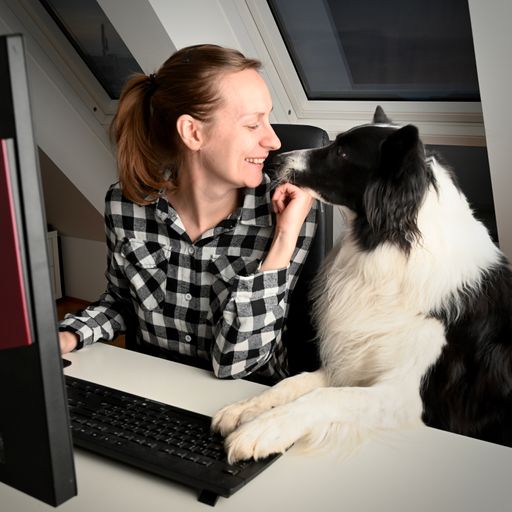 FH Burgenland Absolventin Alexandra Ennsberger mit
ihrer Hündin Luna.