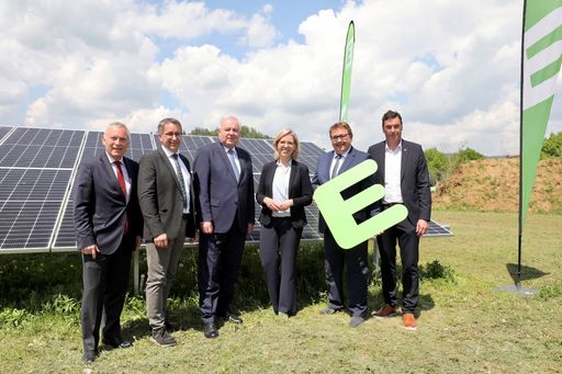 Foto (honorarfrei v.l.n.r.): Christian Purrer
(Vorstandssprecher Energie Steiermark), Bürgermeister Johannes
Schmid (Gemeinde Rosental an der Kainach), Landeshauptmann Hermann
Schützenhöfer, Energie- und Klimaschutzministerin Leonore Gewessler,
Martin Graf (Vorstandsdirektor Energie Steiermark), Bürgermeister
Jochen Bocksruker (Stadtgemeinde Bärnbach)