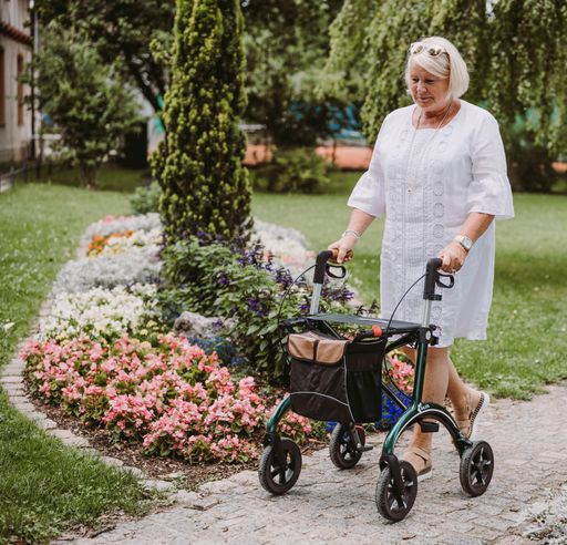 Vorschau Bild von Ein hochwertiger Rollator vereint hohe Stabilität
und Sicherheit mit einem geringen Eigengewicht
