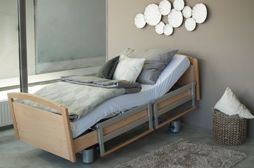 Vorschau Bild von Das moderne Pflegebett fügt sich elegant in das
eigene zu Hause ein