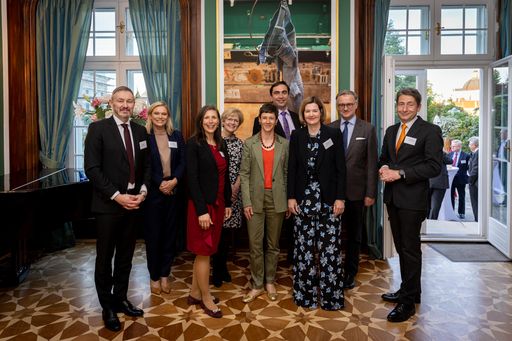  Gastgebende und Speaker beim Get-together
anlässlich 125 Jahre Roche (v.l.n.r.)
