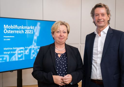  Margit Kropik, GF des FMK und Matthias Baldermann,
Vorstand des FMK präsentierten heute die Jahrespressekonferenz der
österreichischen Mobilfunkindustrie