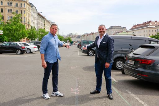 FPÖ-LAbg. Toni Mahdalik und Bezirksobmann Leo Kohlbauer