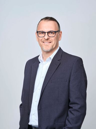 Vorschau Bild von Christian Kneil wird Mitglied der APA-Chefredaktion
sowie „Head of Content Business“