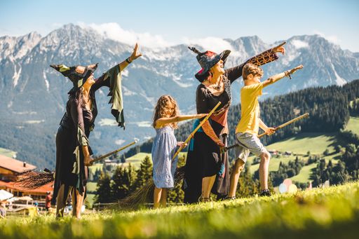  Die Hexen aus Söll treiben ihr Unwesen. Heuer
feiern sie bereits ihr 20-jähriges Jubiläum beim großen "Hextakel".
