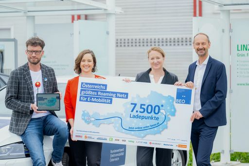 Bild zu OTS - Ulrich Heitmann, CEO CIRRANTIC GmbH; Jasmine
Ramsebner, BEÖ Generalsekretärin; Ute Teufelberger,
Geschäftsführerin E_VO e-Mobility GmbH; Andreas Reinhardt, BEÖ
Vorsitzender © BEÖ/Fotokerschi.at