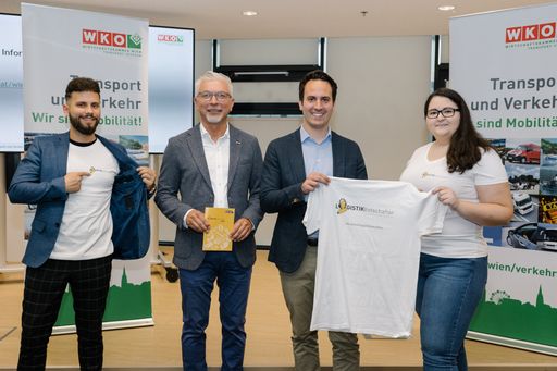 Transport & Verkehr Spartenobmann Davor Sertic und
Vizebürgermeister Christoph Wiederkehr mit den Logistikbotschaftern
Eduart Gharzouzi und Milca Ognjanovic.