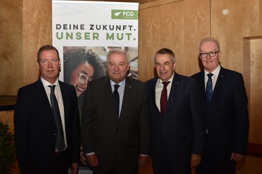 Vorschau Bild von v.l.n.r.: Peter Amreich, LH Hermann Schützenhöfer, Norbert
Schnedl, Franz Gosch