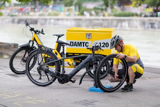 Vorschau Bild von GLEAM ÖAMTC Pannenfahrrad im Einsatz
