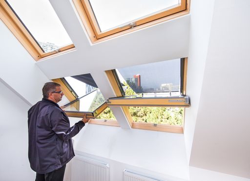 Vorschau Bild von Außenliegender Sonnenschutz wie eine Netzmarkise
schützt verlässlich vor Hitze.