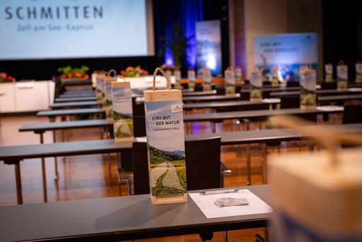 Vorschau Bild von Dass das Thema Nachhaltigkeit im Unternehmen eine
Rolle spielt, konnte die Aktionärinnen und Aktionäre, sowie geladene
Gäste erkennen. Als kleine Aufmerksamkeit gab es eine Bienen- und
Schmetterlingswiese aus der Holzbox für zu Hause.