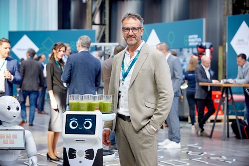 Service Roboter transportieren beispielsweise Getränke oder
Speisen - ob in der Gastronomie oder im Krankenhaus und entlasten
damit Service- und Pflegepersonal. Das ist die Zukunft, meint Thomas
Hähn, CEO und Gründer der United Robotics Group heute auf deren
ersten Xperience Day in Bochum. / Weiterer Text über ots und
www.presseportal.de/nr/162381 / Die Verwendung dieses Bildes ist für
redaktionelle Zwecke unter Beachtung ggf. genannter
Nutzungsbedingungen honorarfrei. Veröffentlichung bitte mit
Bildrechte-Hinweis.