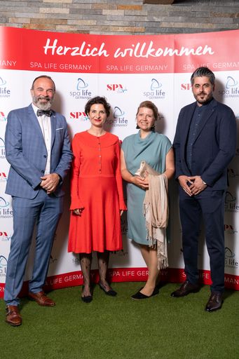 Vorschau Bild von Glanzvoller Rahmen bei der Verleihung der Spa Star
Awards in Maria Alm