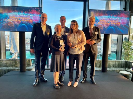 DAs Team des OFI freut sich über die Auszeichnung
mit dem Living Standards Award 2022.