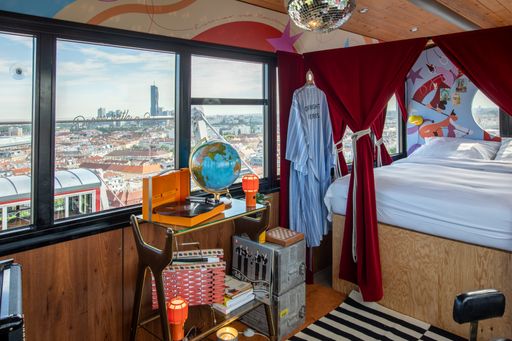 Vorschau Bild von BILD zu OTS - Room with a View (for real) by
Superbude & Wiener Riesenrad. Copyright Akos Burg