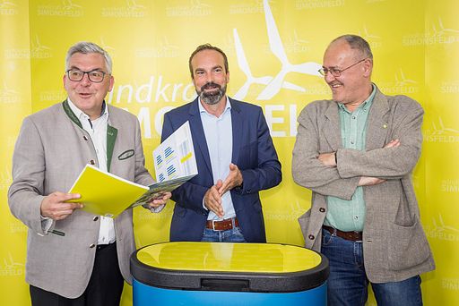 Markus Winter mit LR Josef Schwaiger (links) und
LTAbg Josef Scheinast (rechts) bei der Eröffnung - (c) Günther
Freund