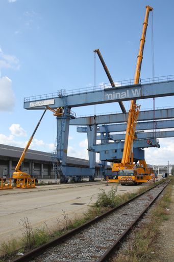  Zeichen des Abschieds: Der Abbau der Containerkräne
am Nordwestbahnhof im Sommer 2017