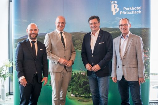  Die Welt des Tourismus hat sich grundlegend
verändert – im Parkhotel Pörtschach in Kärnten setzt man aktiv auf
zeitgemäße Modelle: Direktor Christopher Zavodnik, Parkhotel
Pörtschach, Univ.-Prof. Dr. Wolfgang Mazal, Universitätsprofessor
für Arbeits- und Sozialrecht an der Universität Wien, Präsident
Jürgen Mandl, MBA, Wirtschaftskammer Kärnten und Mag. Wolfgang
Haberl, Leiter der Abteilung Förderungen im AMS Kärnten im Gespräch.