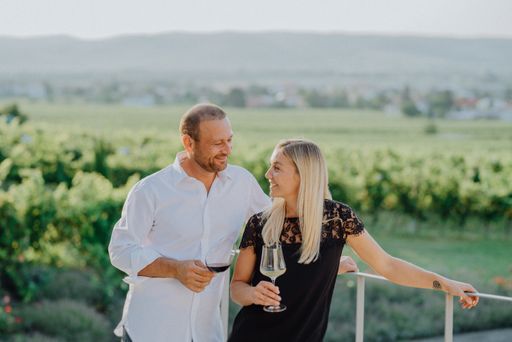 Vorschau Bild von Winzer und Geschäftsführer: Markus und Marlene
Kirnbauer